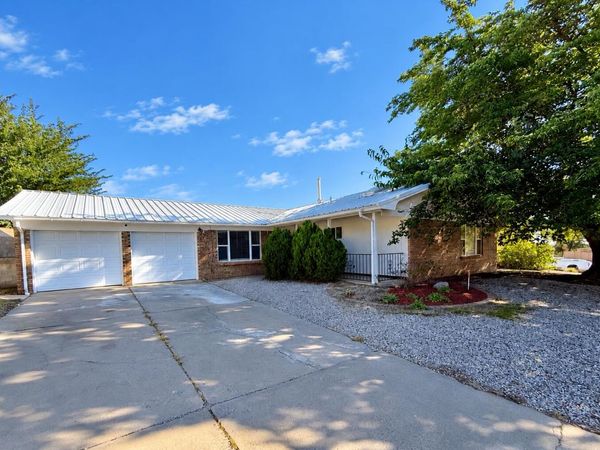3708 Chelwood Drive NE, Albuquerque, NM 87111