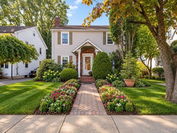23 Chestnut Street, Glen Cove, NY 11542