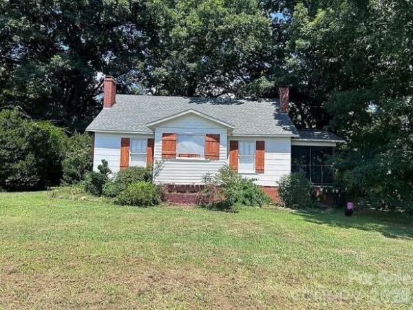 4831 Sulphur Springs Road NE, Hickory, NC 28601