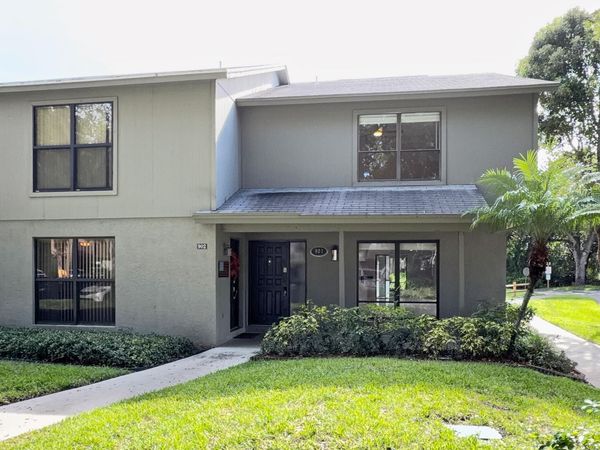 901 Sandtree Drive, Palm Beach Gardens, FL 33403