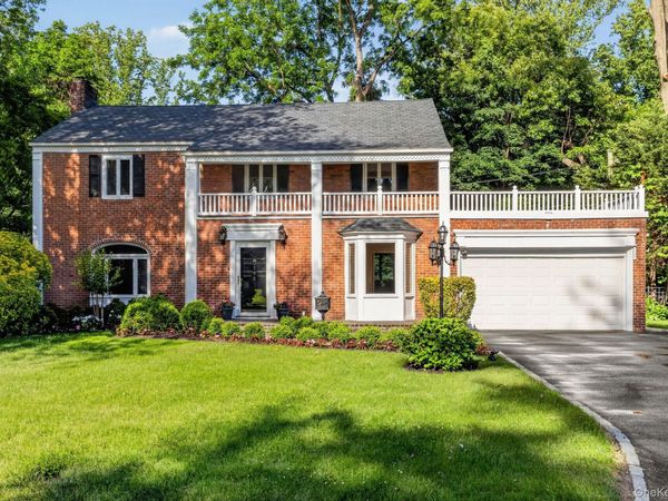 190 Sussex Drive, Manhasset, NY 11030