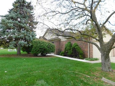 15914 New Bedford Drive, Unit 361, Clinton Township, Mi 48038