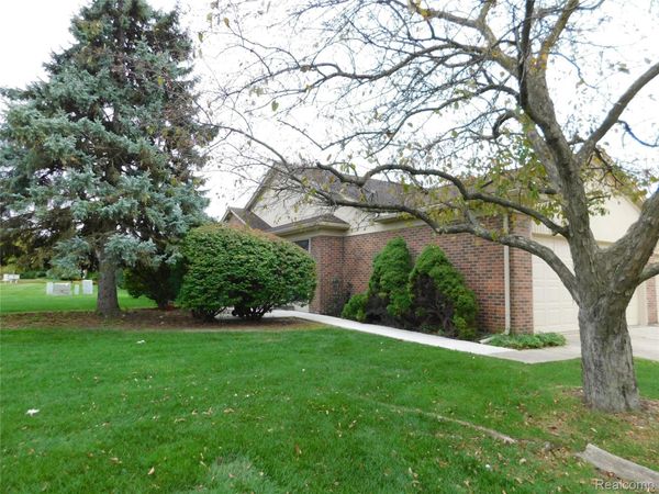 15914 New Bedford Drive, Unit 361, Clinton Township, Mi 48038