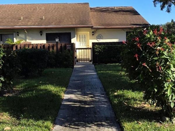 4928 SABLE PINE Circle, Unit D, West Palm Beach, FL 33417