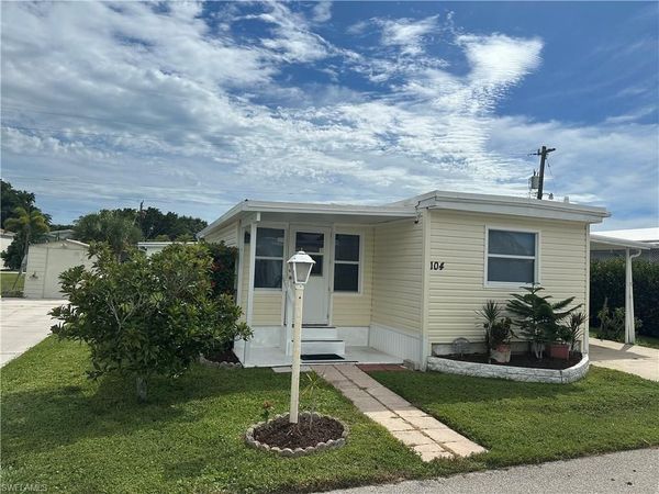 104 Moorhead MNR , NAPLES, FL 34112