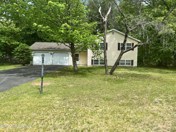 10 Carriage Way, Ballston Spa, NY 12020