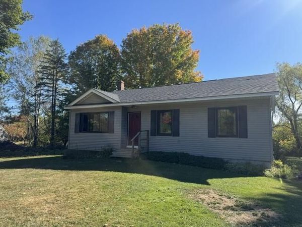 37 Gray Road , Palmyra, ME 04965