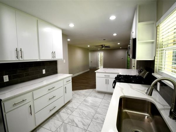 1015 Mitchell Road, Irving, TX 75060