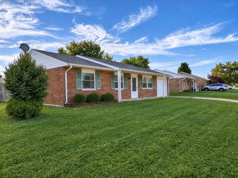 2502 New Castle Drive, Troy, OH 45373 Photo 2