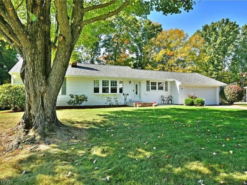 320 Montridge Drive, Canfield, OH 44406 Photo 2