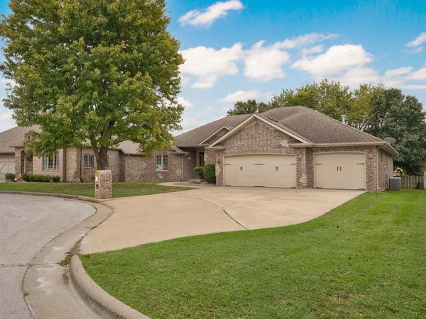 3122 W Knob Hill Street , Springfield, MO 65810