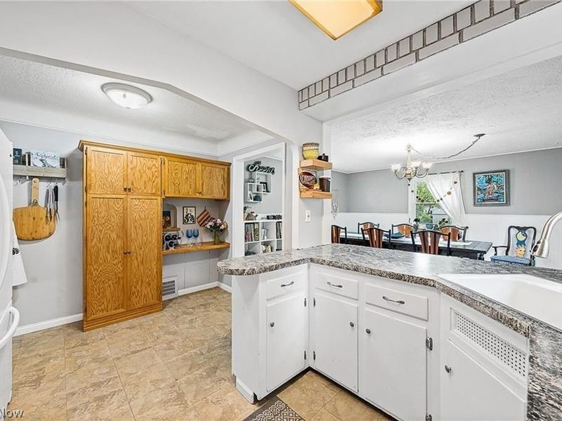 1331 Genesee Avenue, Mayfield Heights, OH 44124 Photo 4