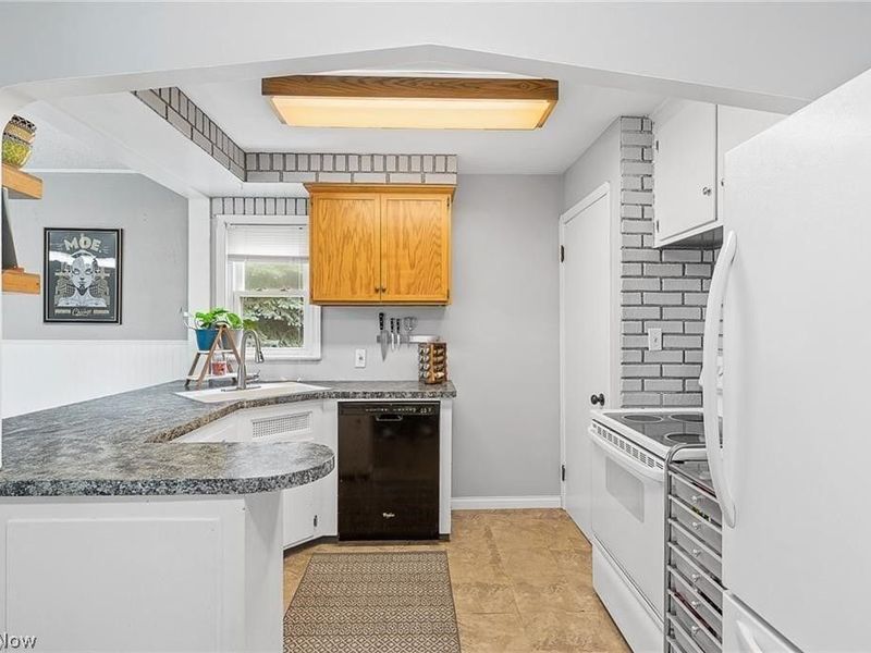 1331 Genesee Avenue, Mayfield Heights, OH 44124 Photo 7