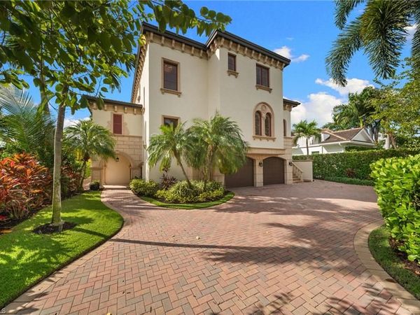 1560 Osprey AVE, NAPLES, FL 34102