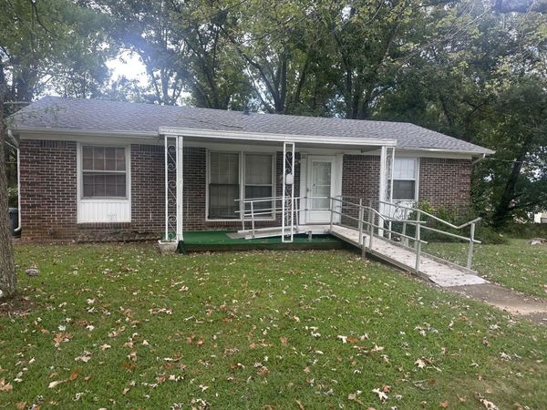 323 Randall St , Lawrenceburg, TN 38464