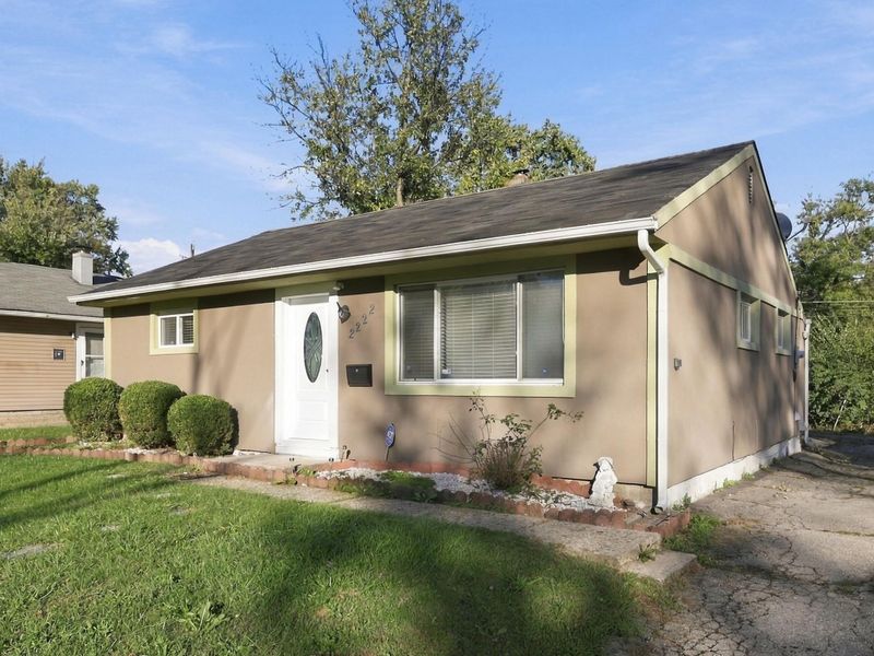 2222 Century Drive, Columbus, OH 43211 Photo 3