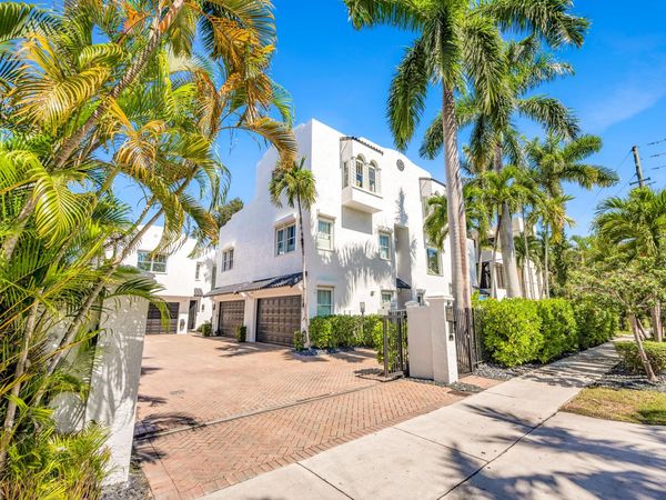 1627 E BROWARD Boulevard, Fort Lauderdale, FL 33301
