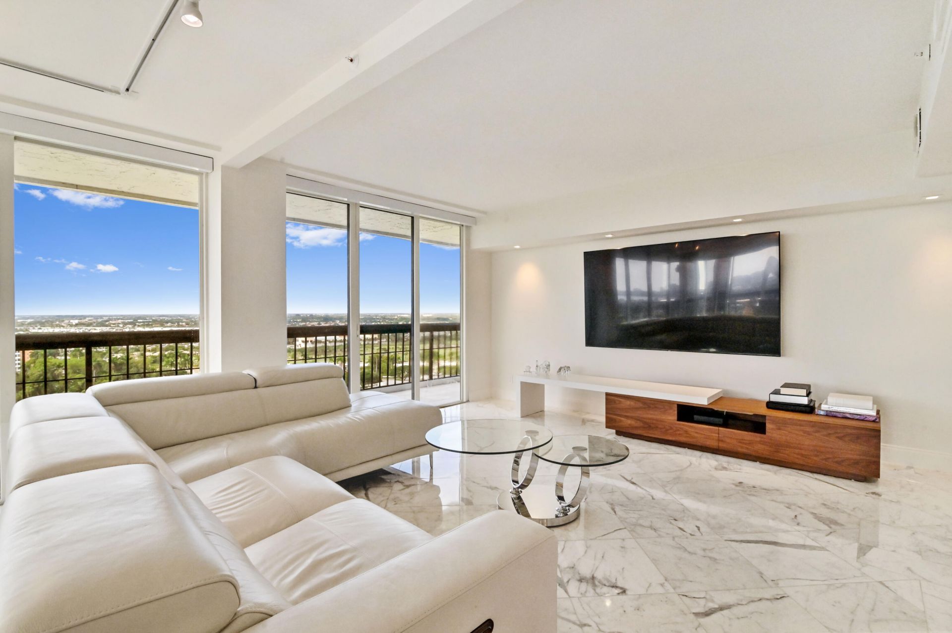 1900 Consulate Place, Unit 1704, West Palm Beach, FL 33401 Photo