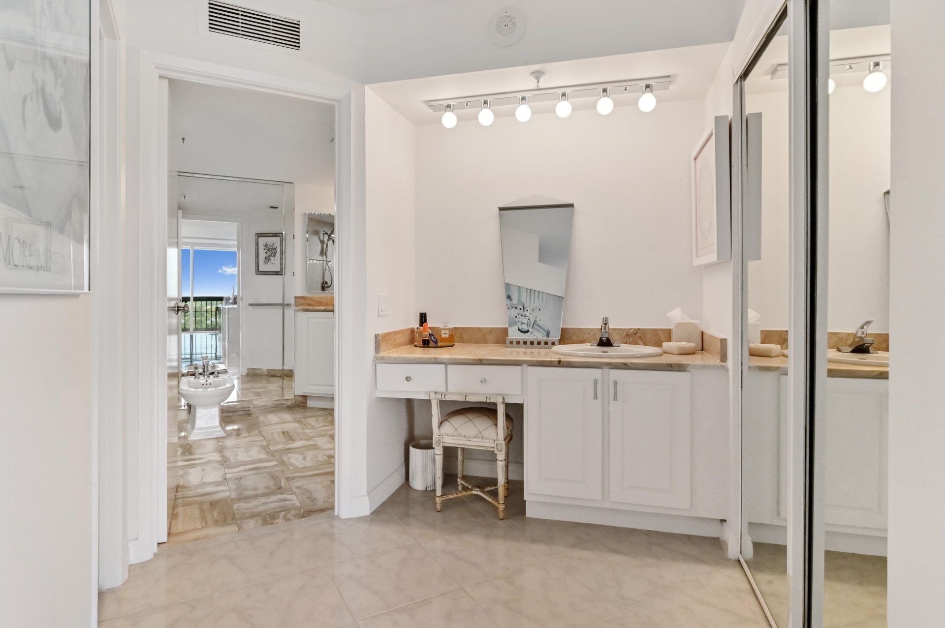 1900 Consulate Place, Unit 1704, West Palm Beach, FL 33401 Photo