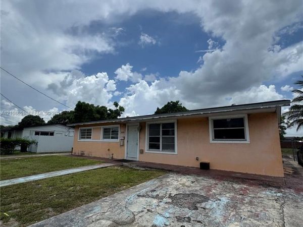17210 NW 47th Ave , Miami Gardens, FL 33055