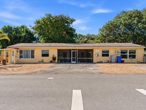 1800 NE 4th St , Pompano Beach, FL 33060