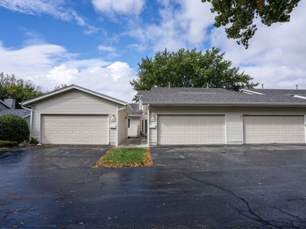 3076 Parkwild Drive , Bettendorf, IA 52722