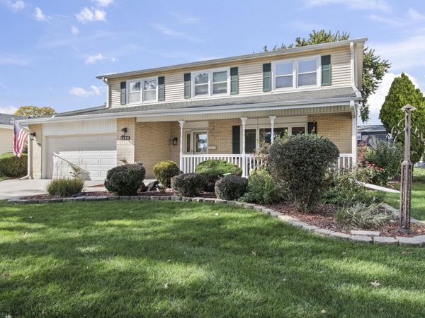 1108 S Cherrywood Drive , Mount Prospect, IL 60056