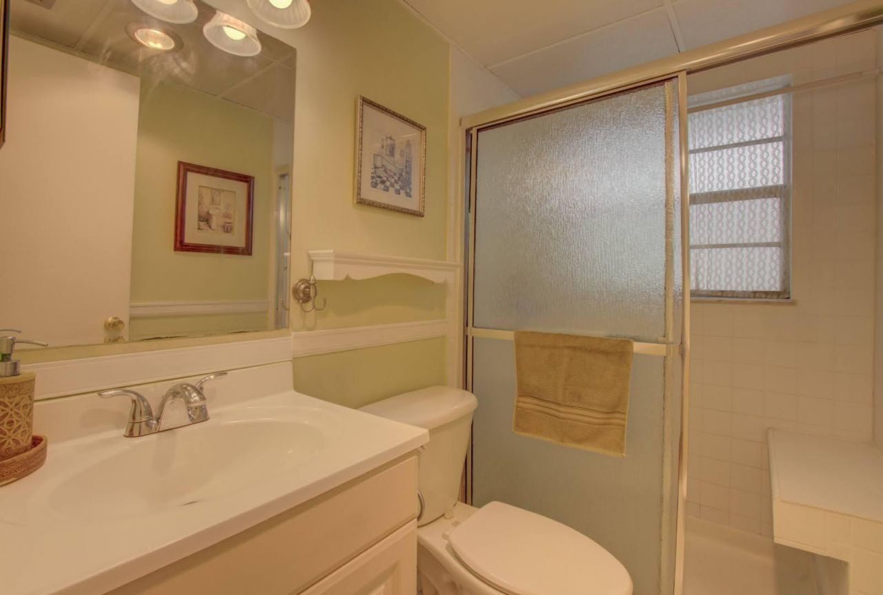 7807 Golf Cir Drive, Unit 202, Margate, FL 33063 Photo