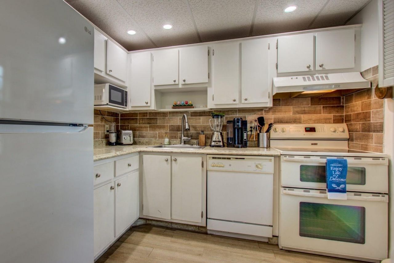 7807 Golf Cir Drive, Unit 202, Margate, FL 33063 Photo