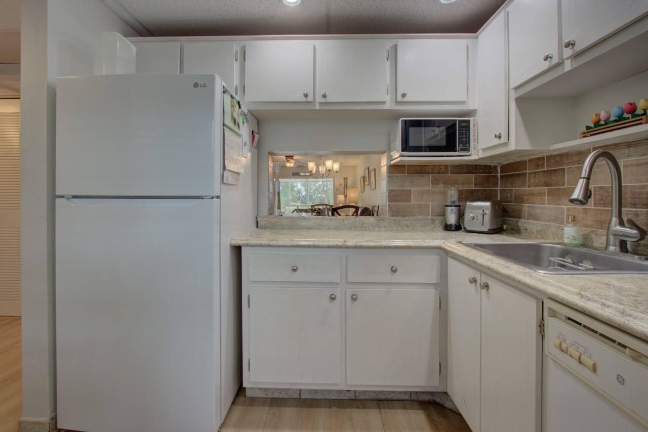 7807 Golf Cir Drive, Unit 202, Margate, FL 33063 Photo