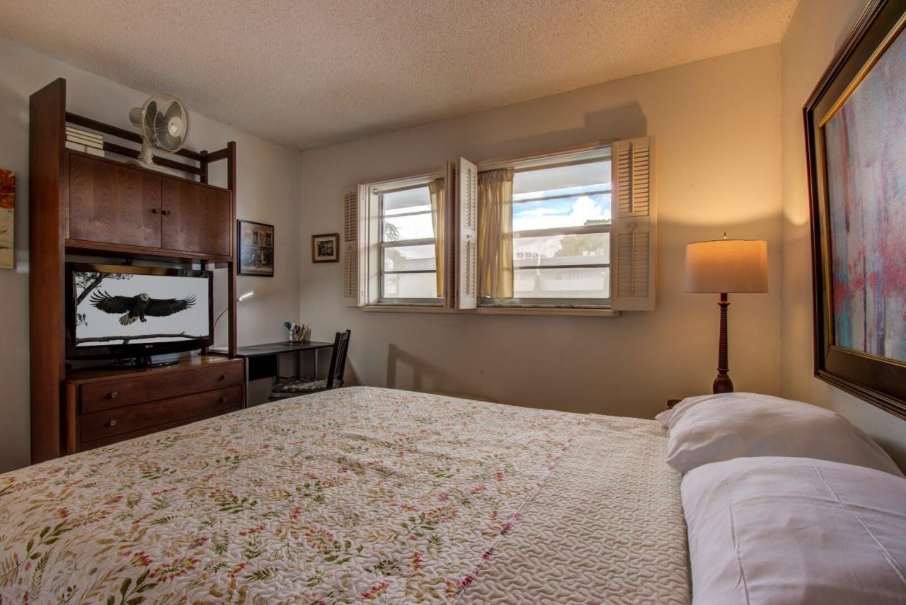 7807 Golf Cir Drive, Unit 202, Margate, FL 33063 Photo