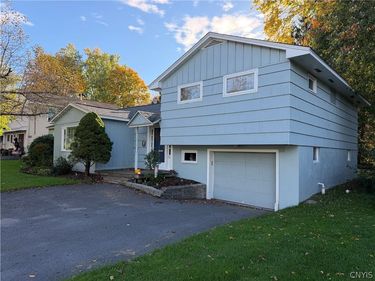 23 Tamarack Drive, New Hartford, NY 13413