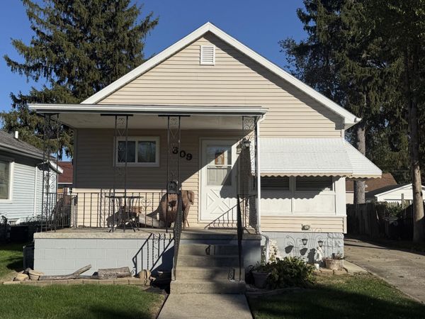 809 Lake Street , Hobart, IN 46342