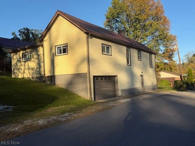 56347 1st Street, Bellaire, OH 43906 Photo 2
