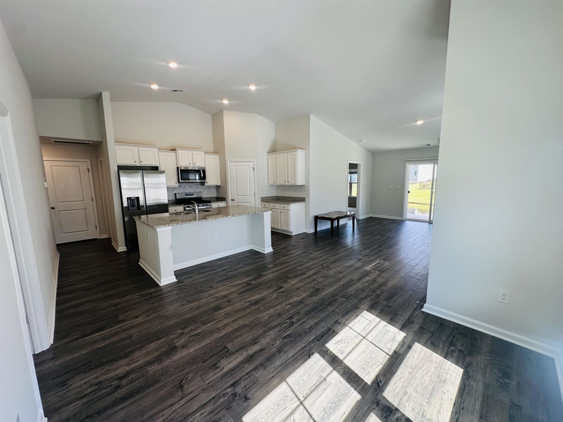 368 Logan St.  Photo 4
