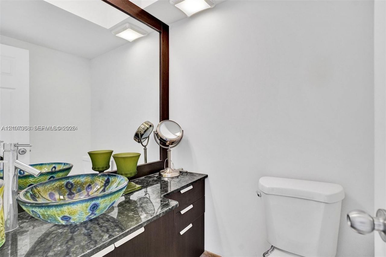251 174th St , Unit 415, Sunny Isles Beach, FL 33160 Photo