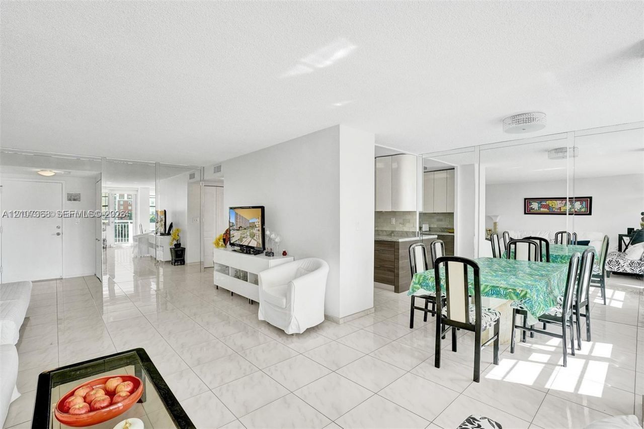 251 174th St , Unit 415, Sunny Isles Beach, FL 33160 Photo