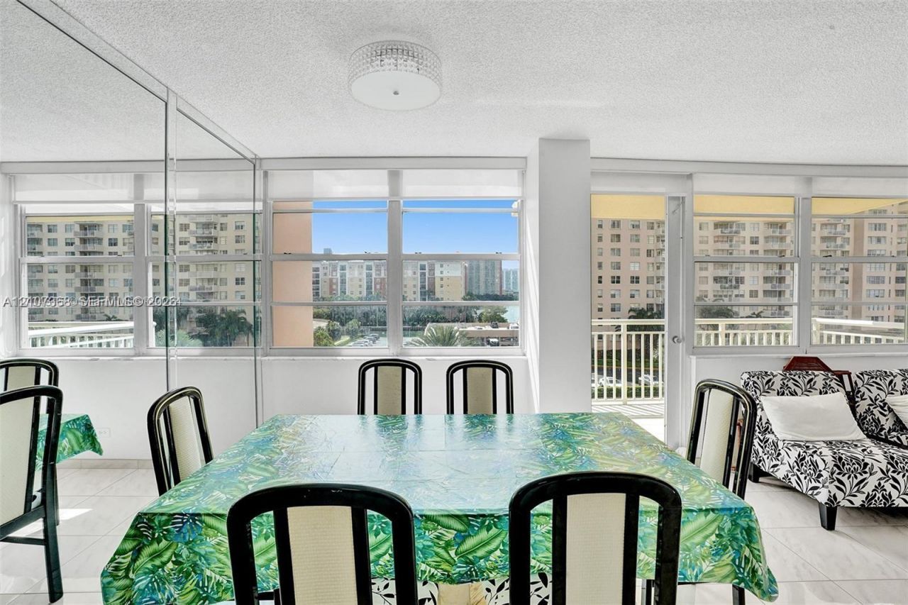 251 174th St , Unit 415, Sunny Isles Beach, FL 33160 Photo