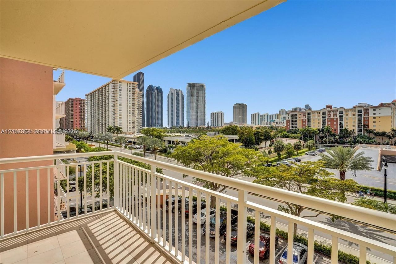 251 174th St , Unit 415, Sunny Isles Beach, FL 33160 Photo