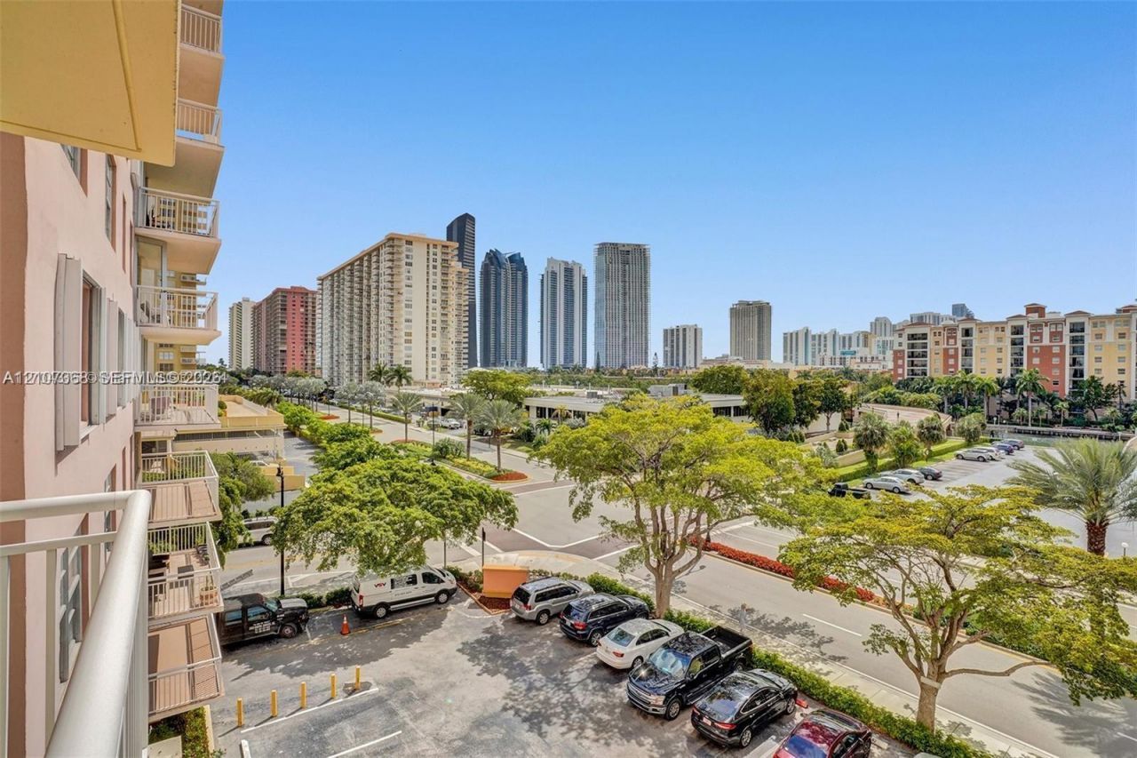 251 174th St , Unit 415, Sunny Isles Beach, FL 33160 Photo