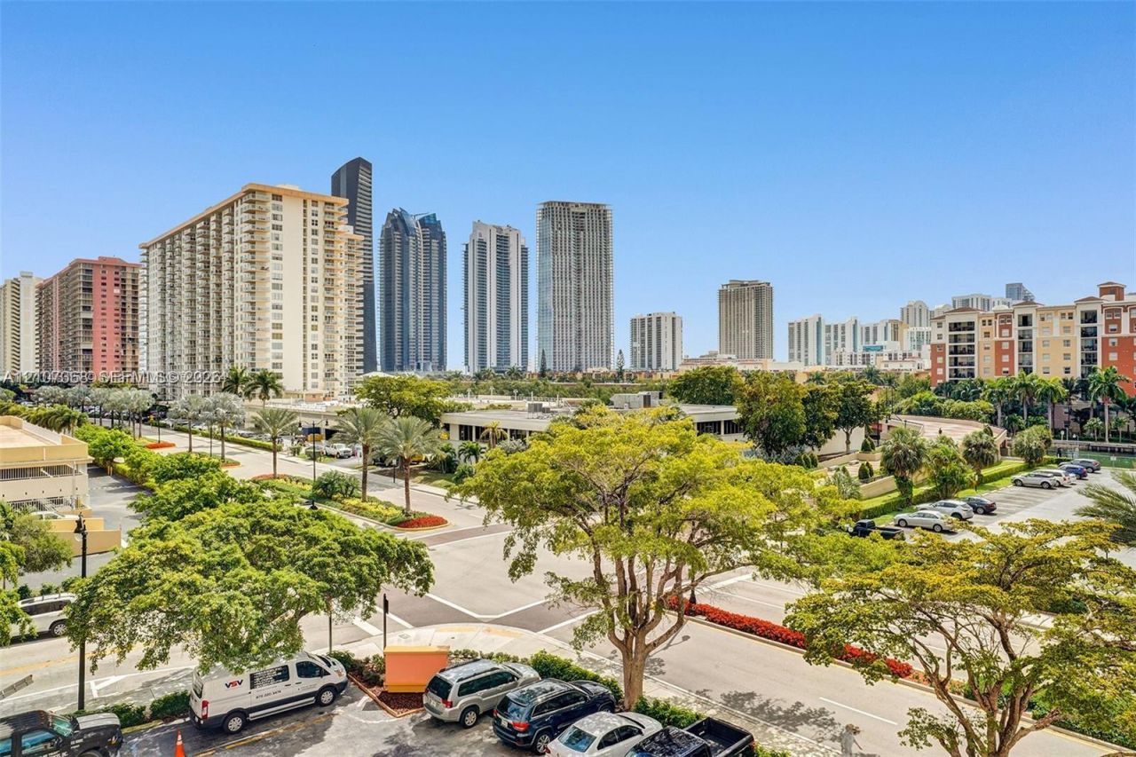 251 174th St , Unit 415, Sunny Isles Beach, FL 33160 Photo