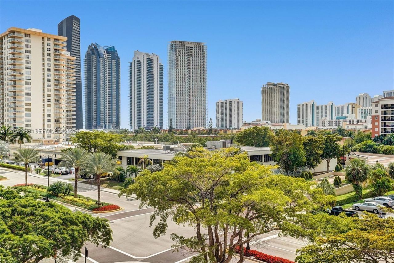 251 174th St , Unit 415, Sunny Isles Beach, FL 33160 Photo