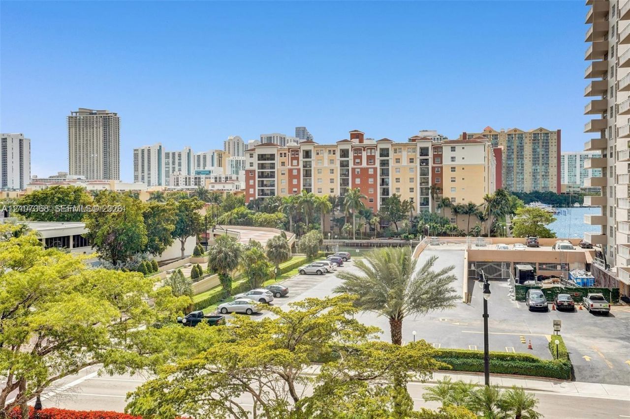 251 174th St , Unit 415, Sunny Isles Beach, FL 33160 Photo