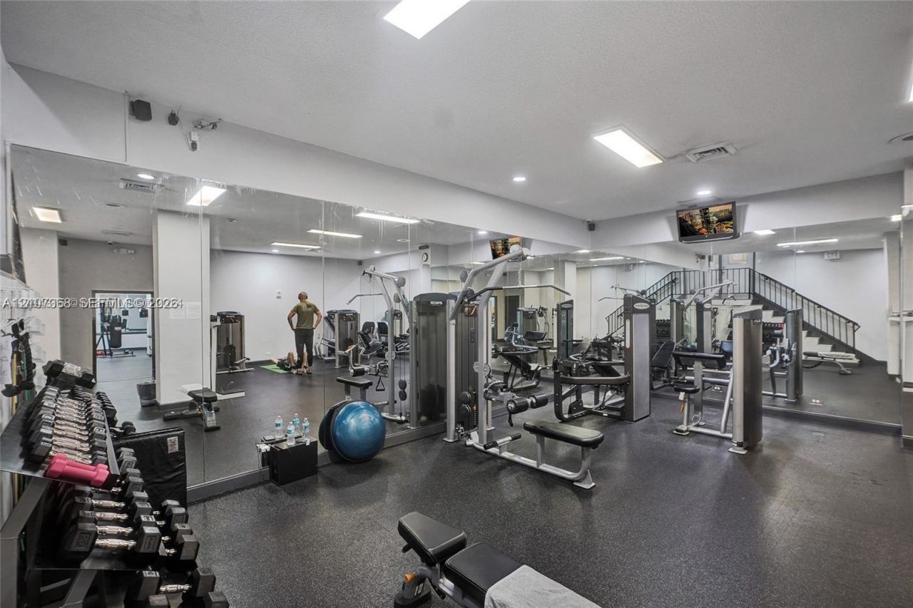 251 174th St , Unit 415, Sunny Isles Beach, FL 33160 Photo