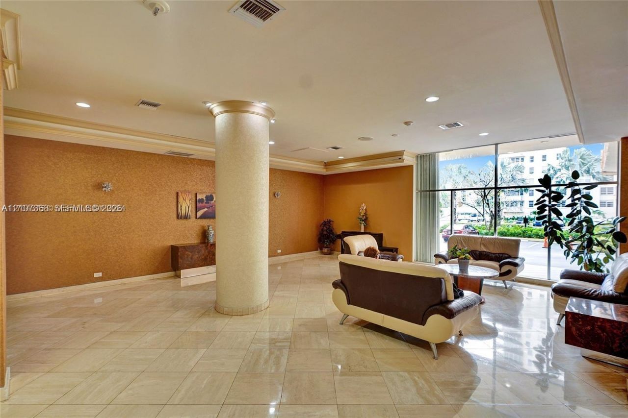 251 174th St , Unit 415, Sunny Isles Beach, FL 33160 Photo