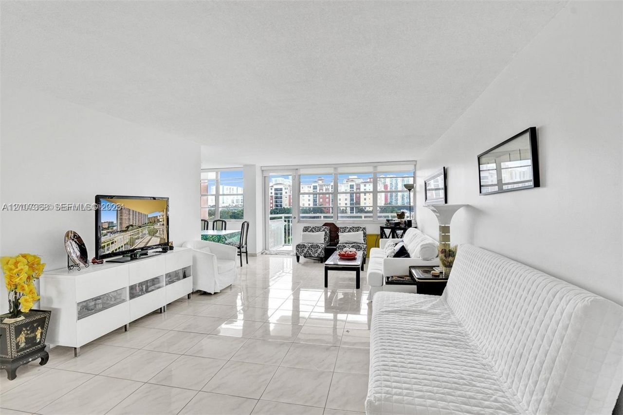 251 174th St , Unit 415, Sunny Isles Beach, FL 33160 Photo