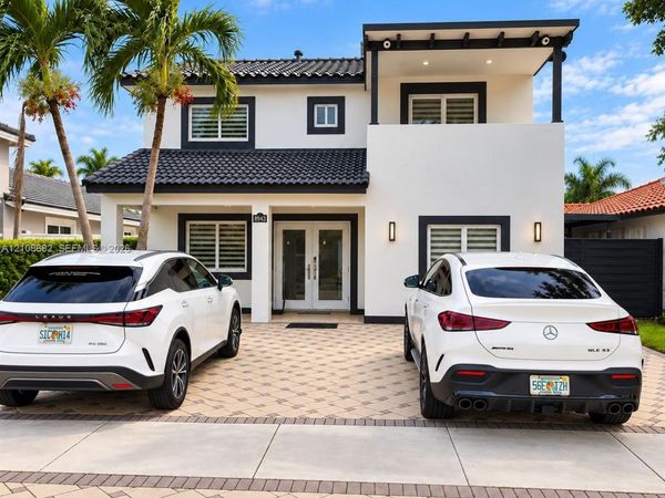 8943 NW 112th Ter , Hialeah Gardens, FL 33018