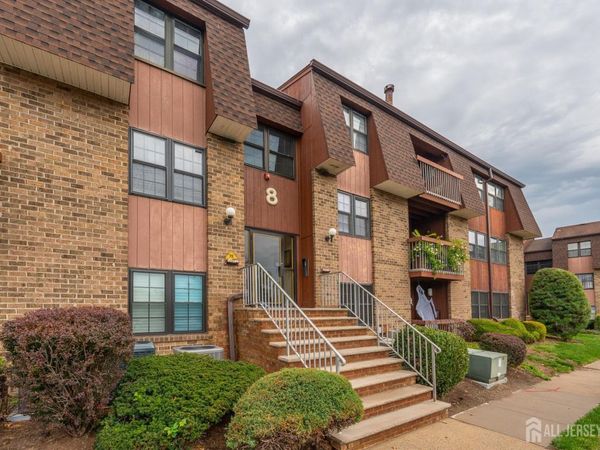 88 Golden Square , Woodbridge, NJ 07095