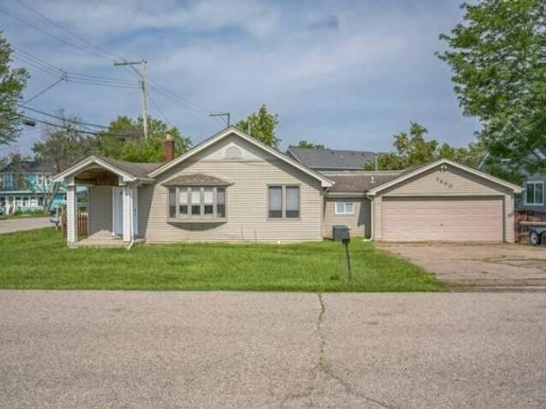 1400 Bamford Drive, Waterford, MI 48328