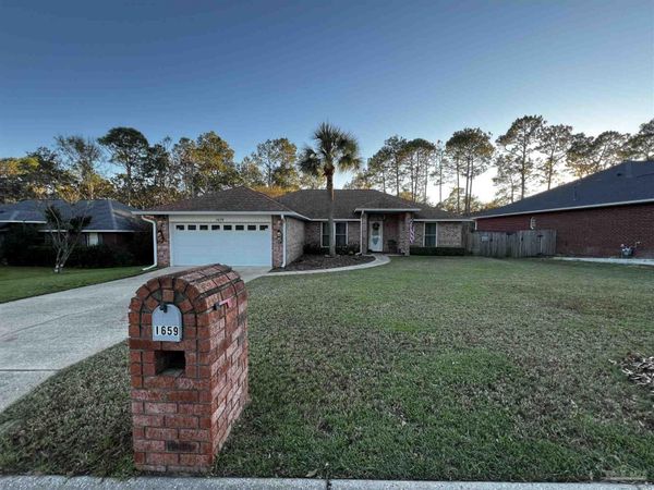 1659 Condor Dr, Cantonment, FL 32533